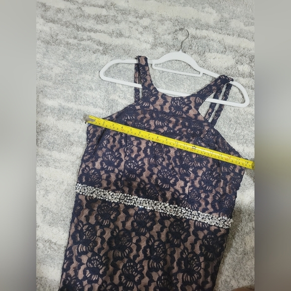 City Triangule Elegant Navy Lace Gown with Rhinestone Detail - Picture 13 of 16